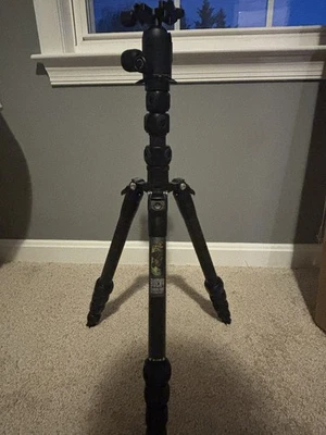 3 Legged Thing Legends Bucky Carbon Fiber Tripod Kit with AirHedVU Ball Head - Image 1 of 3