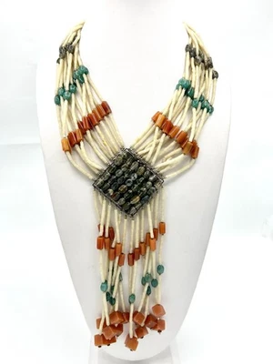 Collar Distintivo Estilo Tribal Multi-Hebra Hecho a Mano - Concha Natural, Coral Foto 1 de 4