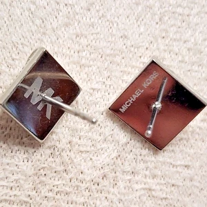 JUEGO DE ARETES DE ACERO INOXIDABLE MICHAEL KORS DESAJUSTE - Imagen 1 de 7
