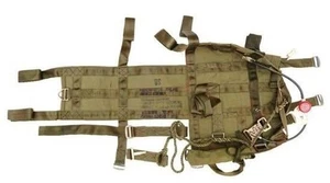 Imbracatura armi paracadutisti epoca Vietnam USA e custodia equipaggiamento individuale, NOS cd. - Foto 1 di 3
