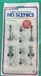 Life-Like Handpainted Scale Models HO Scenics #1122 Railroad Signals - Picture 1 of 3
