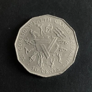 1982 Australian 50 Cent Coin - Brisbane XII Commonwealth Games - Circulated - Picture 1 of 2