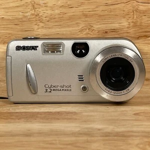 Sony Cyber-Shot DSC-P52 3.2MP 1.6" LCD 2x Optical Zoom Digital Camera For Parts - Picture 1 of 4