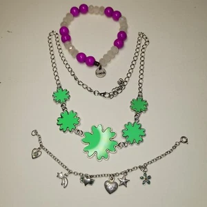 Ermish Fun Joyería, Elástico, Pulsera Dije, Collar Salpicaduras Verdes 16" - Imagen 1 de 9