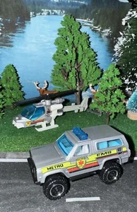 Lot Of 2 Matchbox Chevy Blazer 4x4 Metro EMS & Metro Helicopter NLFFP 1:64 - Picture 1 of 12