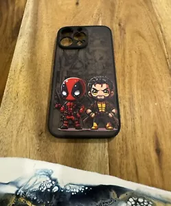 Estuche blando Marvel Comic Deadpool Wolverine iPhone 16 Pro Max - Imagen 1 de 3