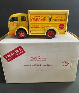 DANBURY MINT 1955 COCA COLA DELIVERY TRUCK WITH ORIGINAL BOX & SODA BARRELS - Picture 1 of 7