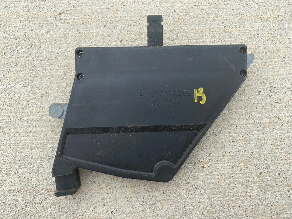 1078300385 Air Guide Flap Control W107 450SL 380SL 560SL 280SL 450SLC 500SL SLC - Image 1 of 2