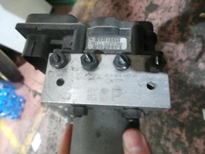 AUDI A4 ABS PUMP/MODULATOR B7, P/N 8E0614517AK, 03/05-07/09 8E0614517AK - Picture 1 of 2