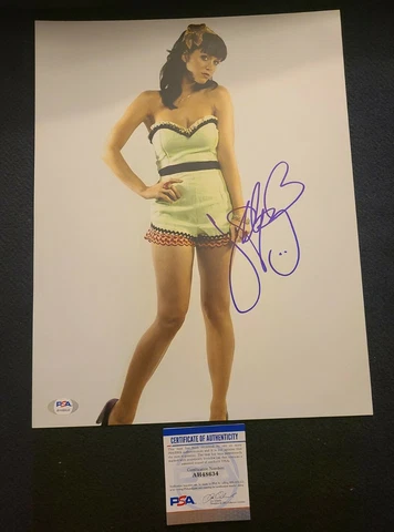KATY PERRY SIGNED 11X14 PHOTO PSA/DNA CALIFORNIA DREAMS SEXY AUTHENTIC #AH48634 Cover