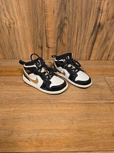 Jordan 1 Mid SE TD Black/Metallic Gold-White BQ6933-007 9C - Picture 1 of 6