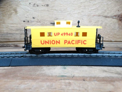 Life-Like HO Scale 41' Union Pacific UP 49940 Cupula Caboose - Image 1 of 4