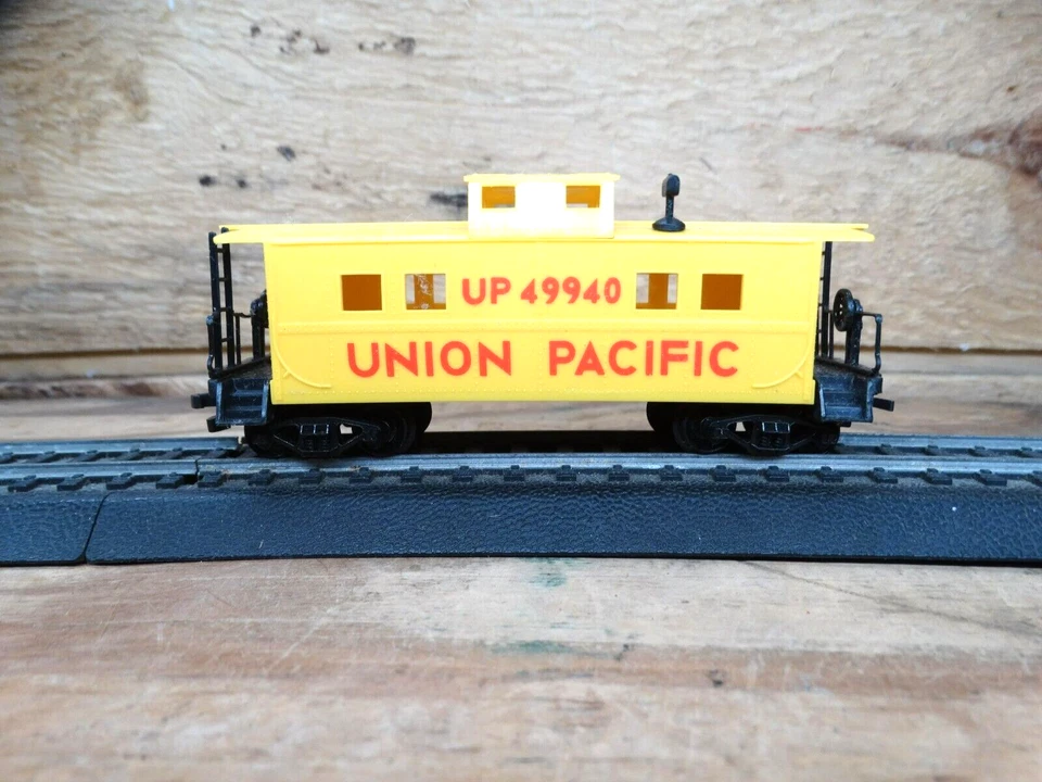 Life-Like HO Scale 41' Union Pacific UP 49940 Cupula Caboose - Image 1 of 4