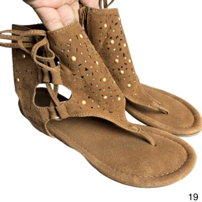 Justice Girls Imitación Gamuza Marrón Gladiador Cremallera Encaje Sandalias Foto 1 de 4