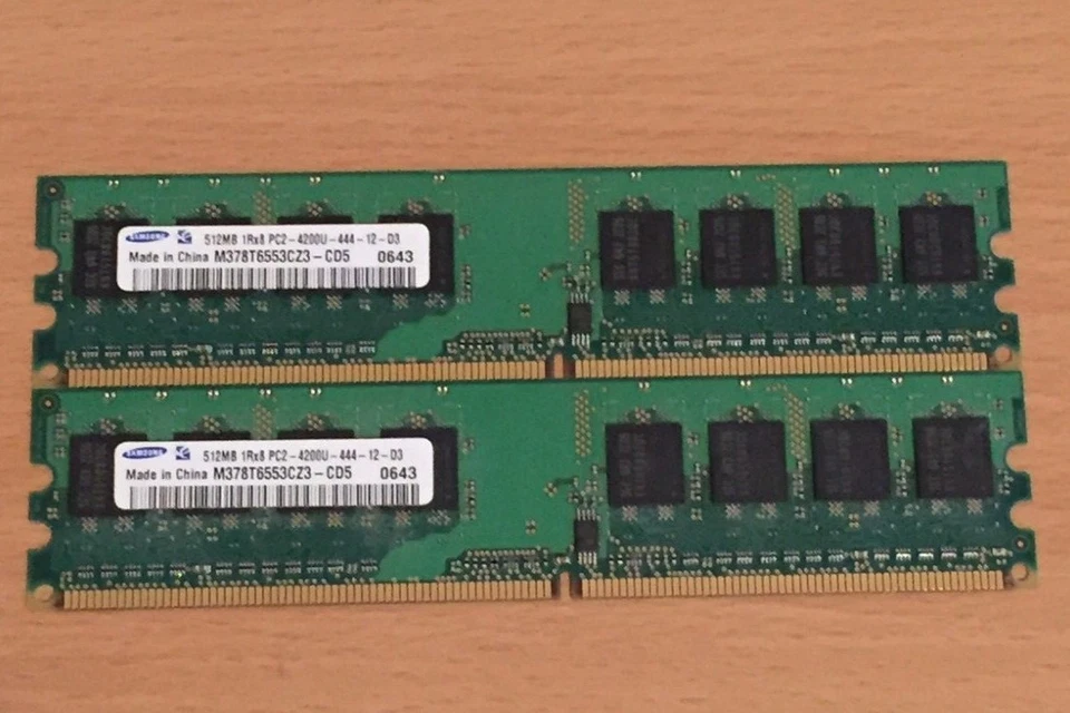 Samsung PC2-4200U 1GB (512MBx2) DIMM 533 MHz DDR2 Memory (M378T6553CZ3-CD5) - Image 1 of 1