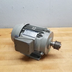 Toshiba JIS C 4004 Toschange Motor, 0.4kW, 3PH, 200/220VAC, 50/60Hz. - USED - Picture 1 of 7