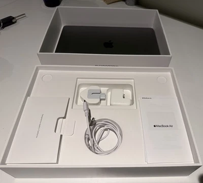 Apple MacBook Air 13" 2022 grey  M2 8-Core CPU 10-Core GPU 8GB 512GB box&cover - Image 1 of 4