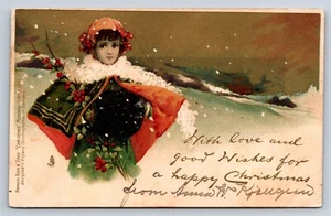 Postkarte 1910 Weihnachtsmädchen Holly Cape Snow Tuck & Sons Boston MA AW18 - Bild 1 von 3