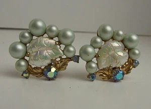 LOVELY Vtg Schiaparelli Pair of Clip Earrings Blue Pearls Carved Glass Leaf AB - Picture 1 of 4