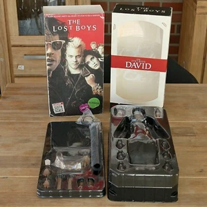 1/6 1:6 Sixth Scale Sideshow - The Lost Boys David - LESEN / READ - Bild 1 von 24