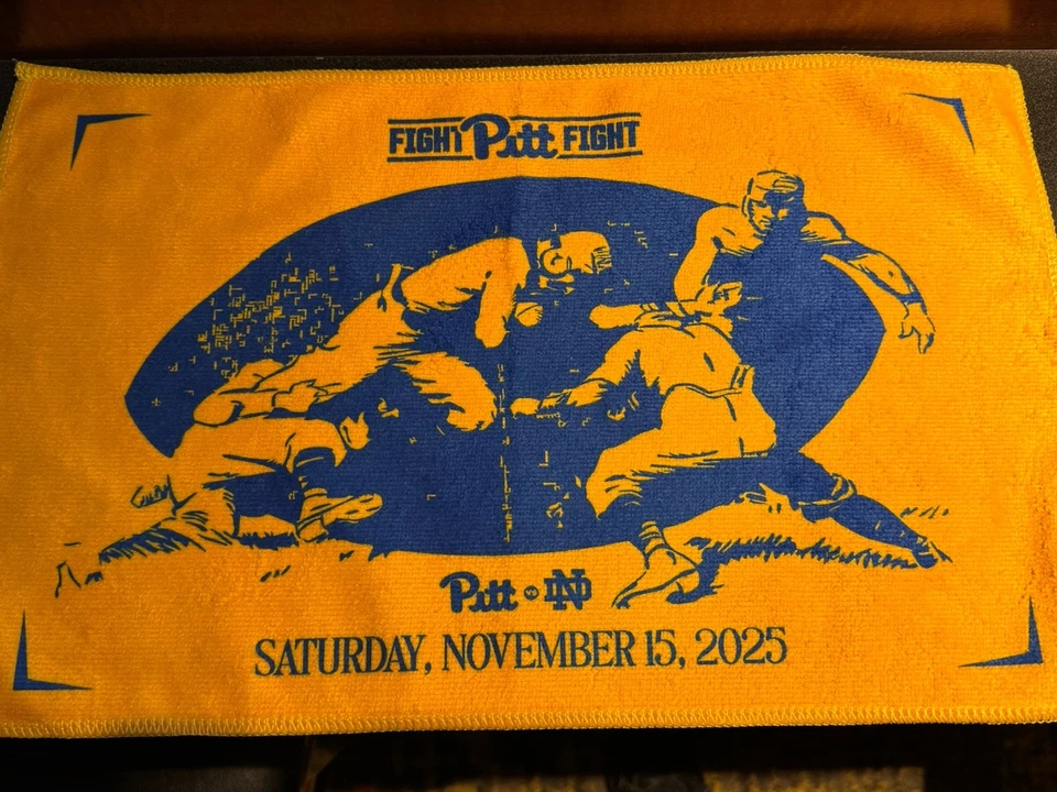 Toalla oficial Pitt vs. Notre Dame Acrisure Stadium Rally Pitt Chancellor Foto 1 de 1