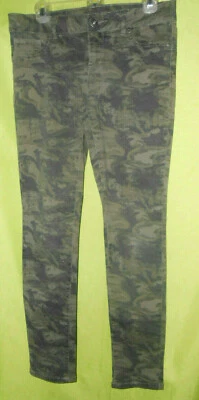 Pantalones de mezclilla ajustados elásticos camuflaje verde talla M-Reg Maurices para mujer - ¡USADOS EN EXCELENTE ESTADO! Foto 1 de 4