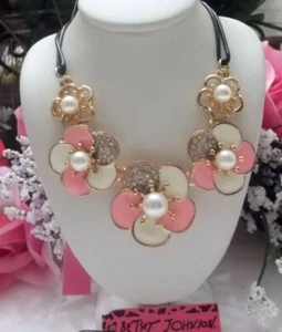 BETSEY JOHNSON LOVELY PINK CRYSTAL & ENAMEL FLORAL LINKED FRONTAL NECKLACE - Picture 1 of 12