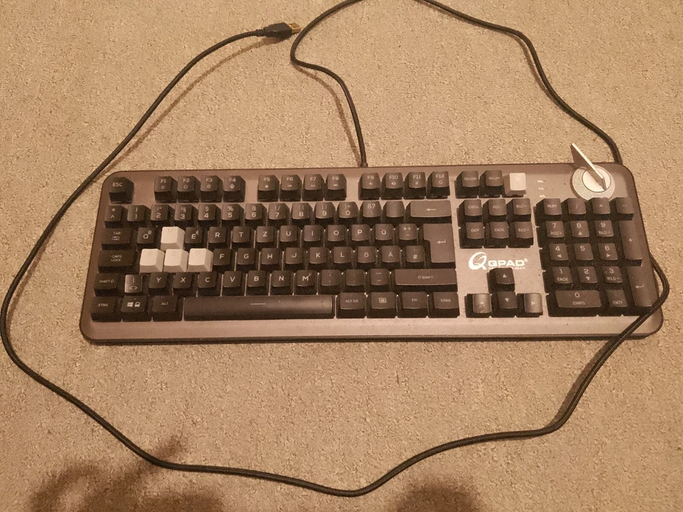 Qpad 100% tastertur, schwarz, guter zustand fast wie neu (VB) - Bild 1 von 1