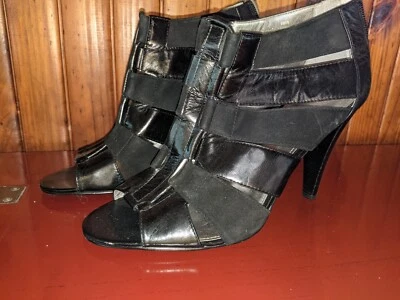CALVIN KLEIN, LADIES BOOTIES, SIZE 7.5 AS NEW - Image 1 of 4