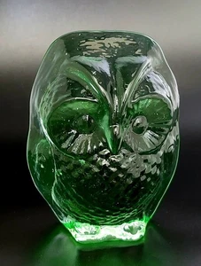 Vintage 3" Selenium Green Glass Owl Paperweight Orange Glow - Picture 1 of 12