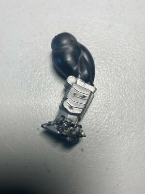 Mosquitor MOTU He-Man Vintage 1987 Mattel Action Figure Part Left Leg - Image 1 of 2