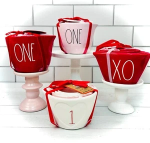 "TAZAS DE MEDIR RAE DUNN Día de San Valentín ""TÚ ELIGES"" NUEVAS - Imagen 1 de 12