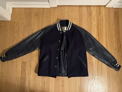 Chaqueta Golden Bear X Journal Standard Collaboration Stadium Cuero Azul Marino Mediana Foto 1 de 4
