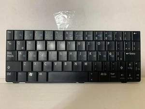 GENUINE Dell Vostro A90 Inspiron Mini 910 Laptop Keyboard Spanish P/N R546H  - Picture 1 of 2