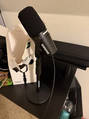 Shure MV7+ Hybrid Output USB-C & XLR Podcast Microphone & Desktop Stand Black - Image 1 of 2