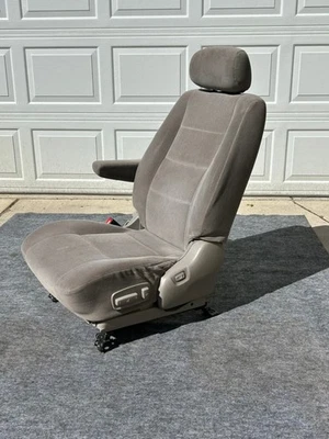 Электрическая ковшеобразная ткань для переднего сиденья водителя подходит для Toyota SEQUOIA 01–04 годов выпуска - Изображение 1 из 4