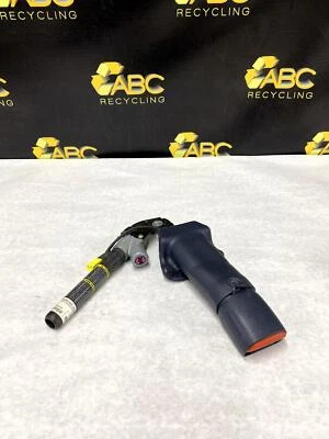 2001-2004 Dodge Grand Caravan Front Left Driver Seat Belt Buckle Assembly - Image 1 of 4