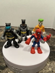 Imaginext Figuren Spiderman, der Joker, Batman und Batman mit Pilotenhelm - Bild 1 von 9