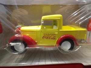 WHITE LIGHTNING 1938 BANTAM PICKUP 2005 JOHNNY LIGHTNING COCA-COLA 1:24 - Picture 1 of 4