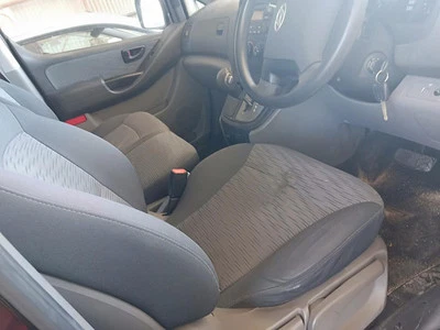 HYUNDAI ILOAD/IMAX TQ 11/2007-03/2021 GEAR STICK/SHIFTER W/ OVERDRIVE BUTTON - image 1 of 4