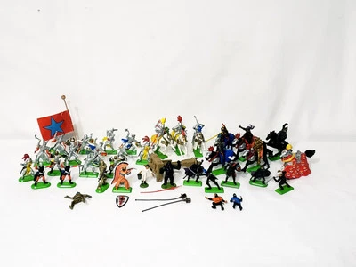 Big Lot Of 35+ Britains 1971 Ltd Deetail Medieval Knights, Horses, Fighters Acc. - Image 1 of 4