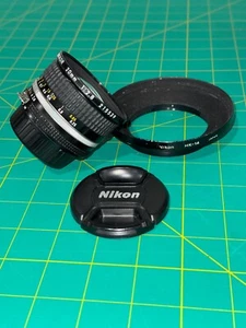 Nikkor 20mm f/2.8 Ai-s super-wide F mount prime lens SLR/DSLR w/HK-14 Hood - Picture 1 of 13