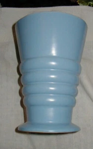 VINTAGE RICE BAYERSDORFER, BAYCO? BLUE ART POTTERY VASE, 8 INCHES - Picture 1 of 3