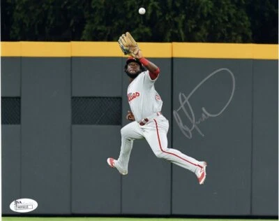 Odubel Herrera  Phillies Jump Catch Signed in Silver  8x10 Photo JSA 136498 - Image 1 of 3