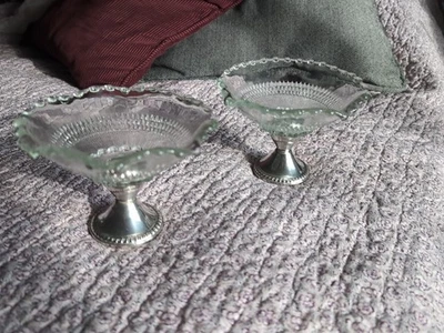 Plato de caramelo con pedestal Duchin de vidrio estriado ponderado de plata esterlina de colección dos Foto 1 de 4