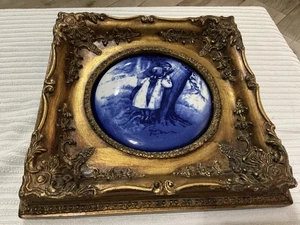 Babes In The Wood Vintage Blue Children Framed Porcelain Plaque C 1970 - Foto 1 di 7