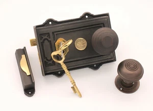 Juego de perillas de puerta Victorian Davenport con cerradura de borde de colmena de bronce envejecido o Bloxwich - Imagen 1 de 11