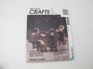 McCALL'S 6102 WEIHNACHTSLIEDER 11 ZOLL MÄDCHEN & JUNGE PUPPEN & KLEIDUNG MUSTER - UNGESCHNITTEN - Bild 1 von 6