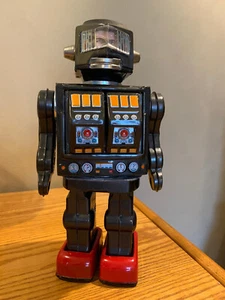 VINTAGE JAPANESE HORIKAWA ROTATE O MATIC ASTRONAUT TIN ROBOT, 1960'S - Picture 1 of 8
