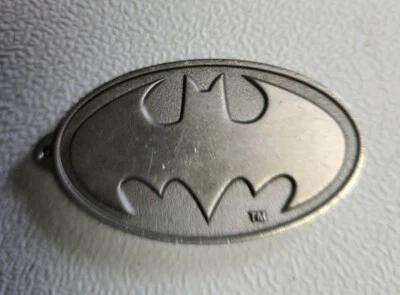 Б/у брелок с логотипом Batman Shield 2003 TM & DC Comics, без кольца от M.I.I. - Изображение 1 из 2